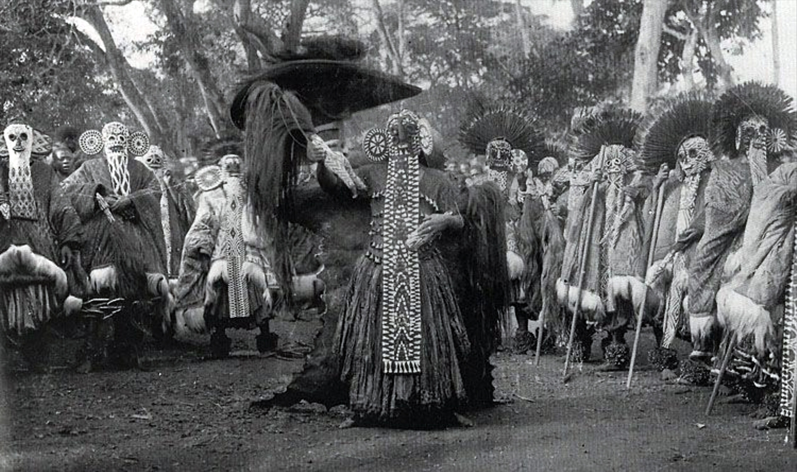 Photographie d’archives de membres de la société Kuosi